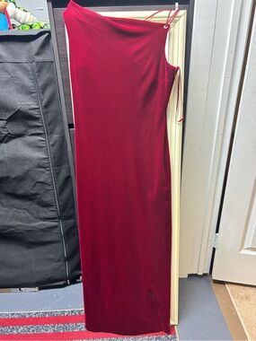 Rimini One-Shoulder Velvet Maxi Dress in Wine Red